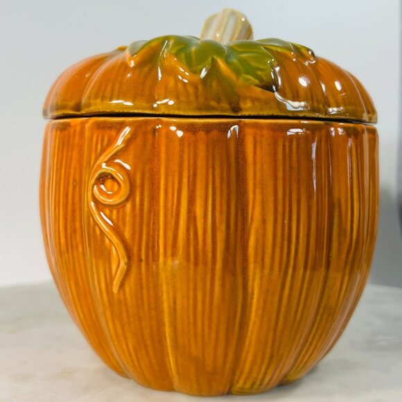 Vtg Ceramic Pumpkin Shaped Canister Cookie  Jar Sealing Lid 1.5 Pints Farmhouse - Picture 1 of 6